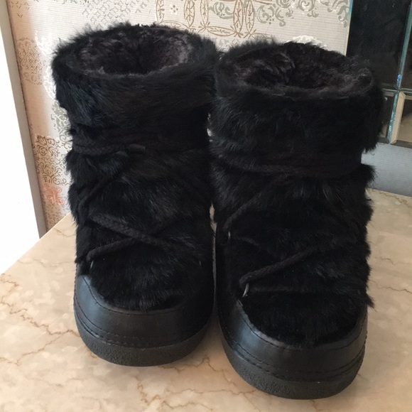 IKKII Shoes - IKKII FUR BOOTS 🖤